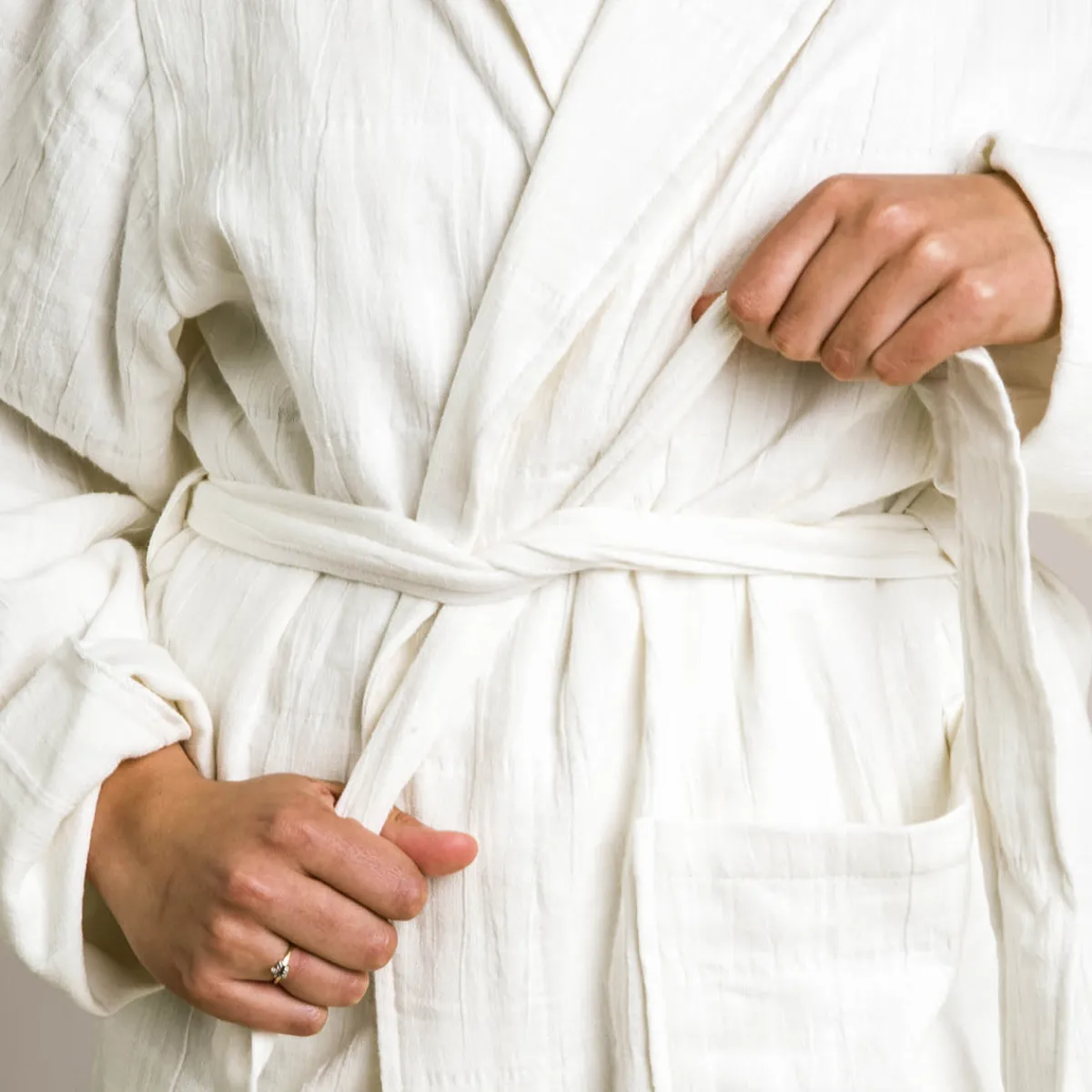 Sharper Image Featherweight Linen Blend Robe