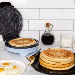 Uncanny Brands, LLC Peanuts Snoopy round Waffle Maker