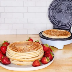 Uncanny Brands, LLC Peanuts Snoopy round Waffle Maker