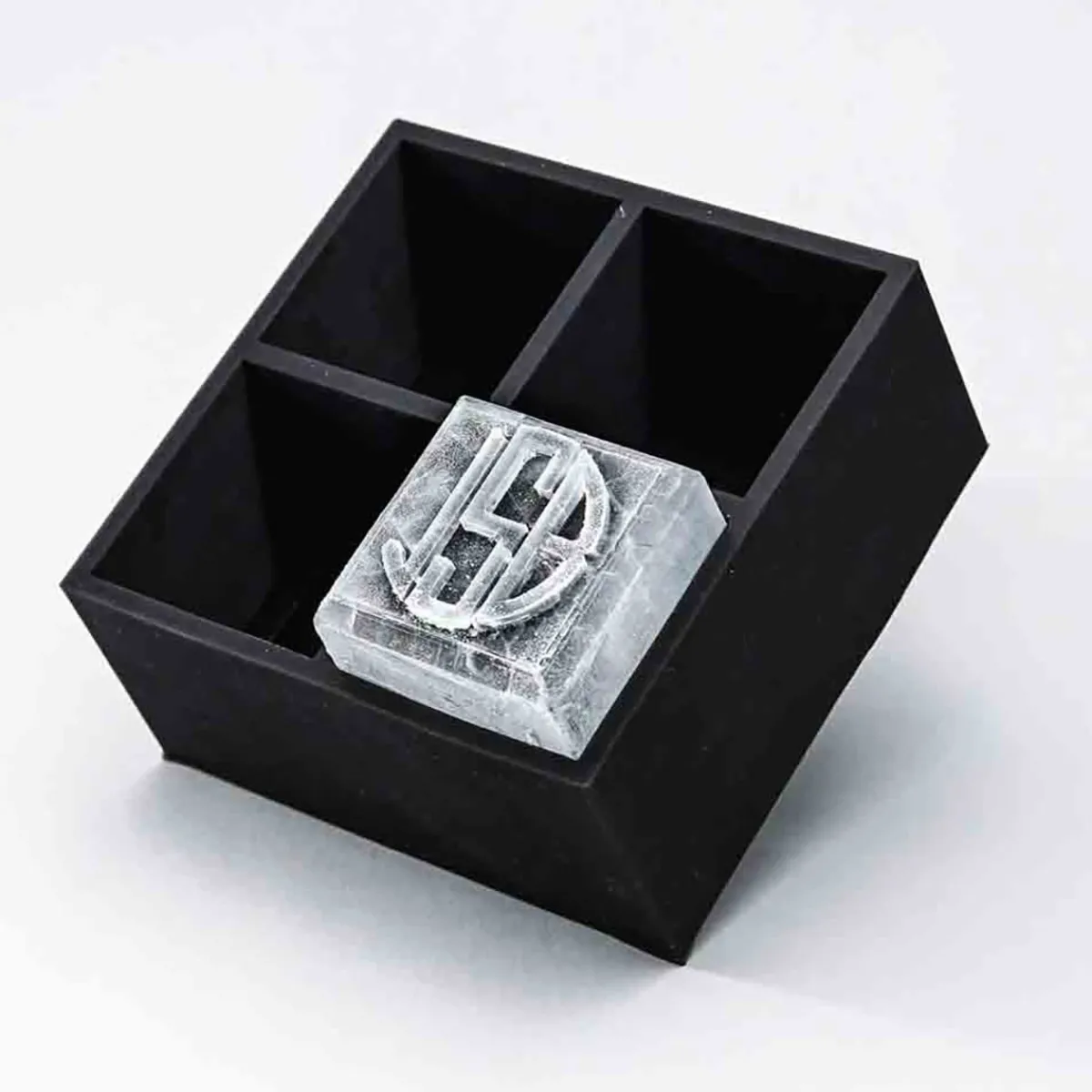 Astec Designs LLC Personalized Whiskey Glasses and Ice Mold Gift Set