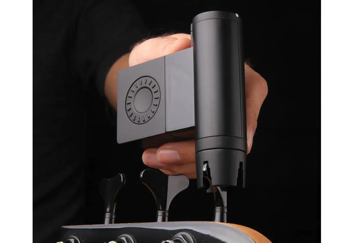 Hal Leonard Professional Automatic Bass Tuner