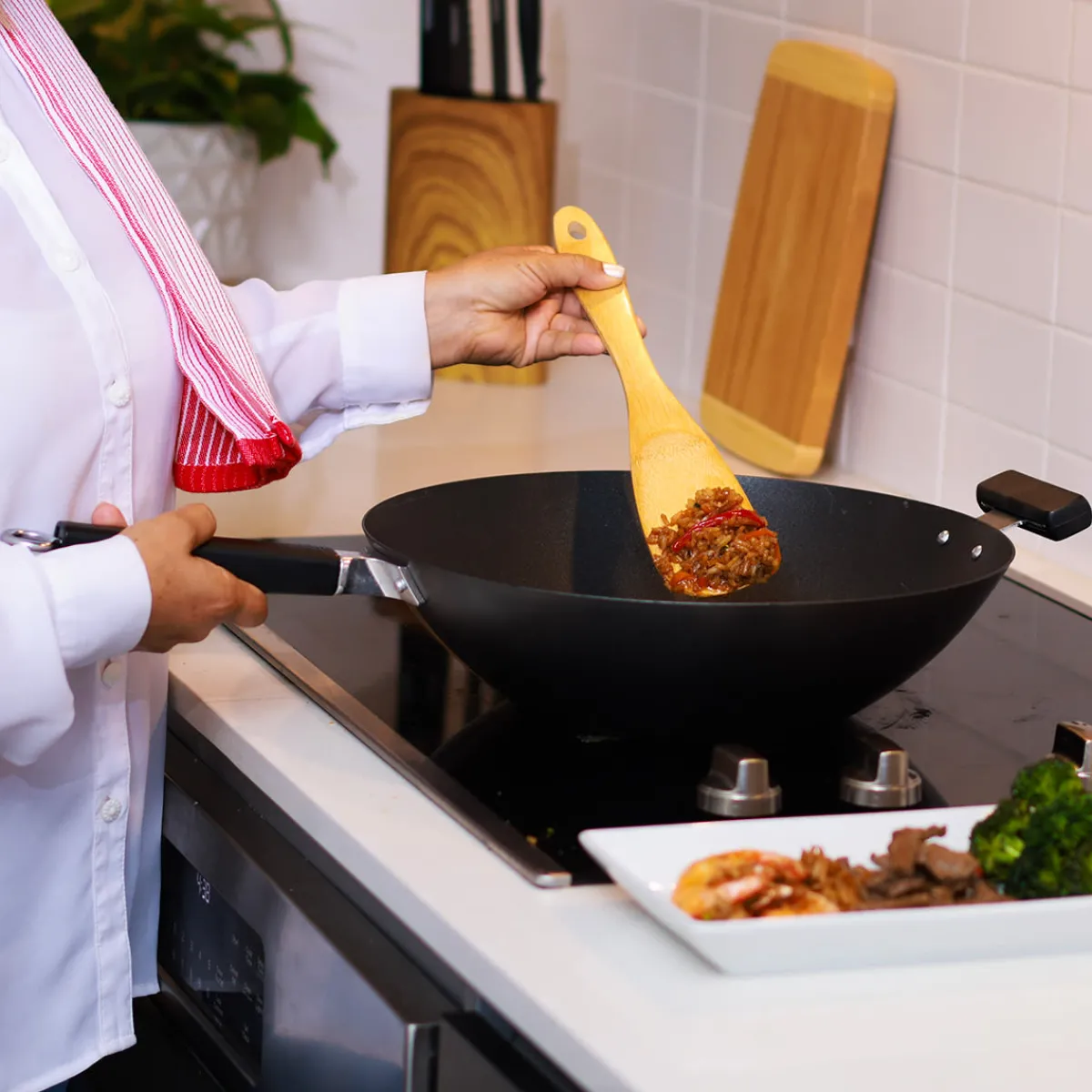Livwell Brands LLC Professional 14-inch Carbon Steel Flat Bottom Wok