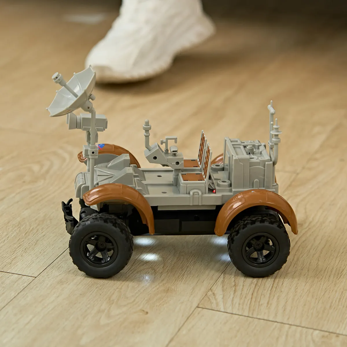 Odyssey Toys Smithsonian RC Luna Rover
