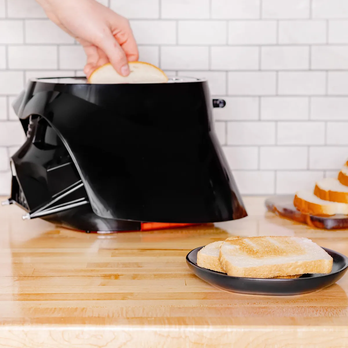 Uncanny Brands, LLC Star Wars Darth Vader Light-Up 2-Slice Toaster