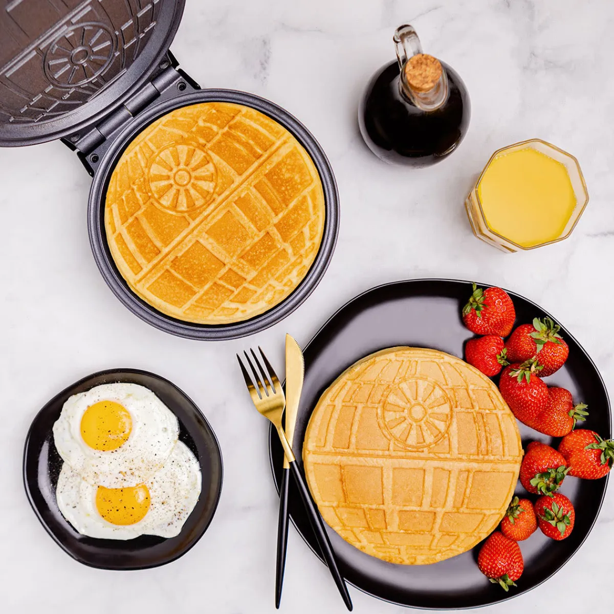 Uncanny Brands, LLC Star Wars Halo Death Star Waffle Maker