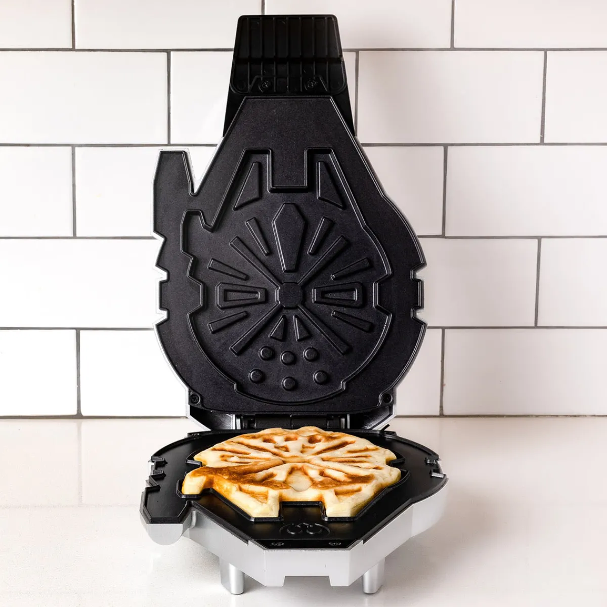 Uncanny Brands, LLC Star Wars Millennium Falcon Round Waffle Maker