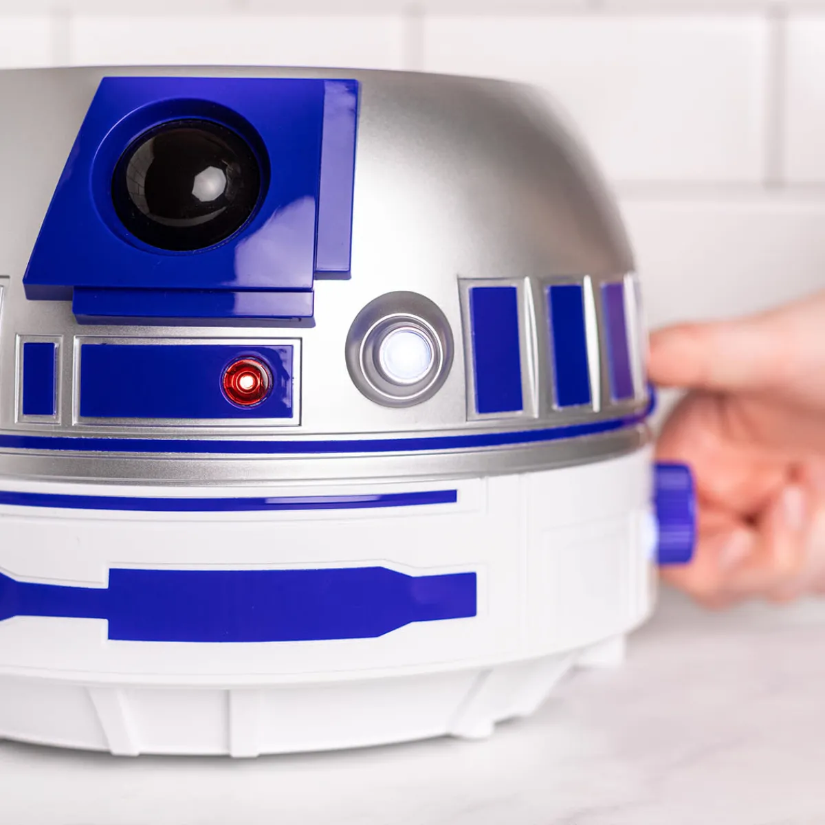 Uncanny Brands, LLC Star Wars R2-D2 Light-Up 2-Slice Toaster