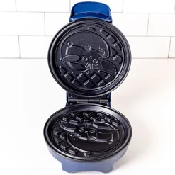 Uncanny Brands, LLC Star Wars The Mandalorian Grogu Double-Square Waffle Maker